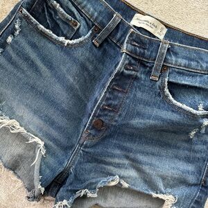 Abercrombie & Fitch High Rise Mom Short - Size 27 / 4, Worn Once